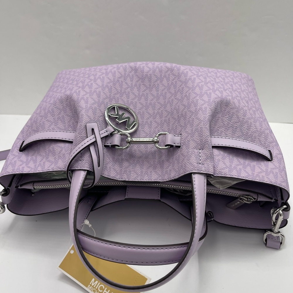 MICHAEL KORS Carson Medium Signature Logo Satchel
Light Quartz
NWT - Picture 7 of 16